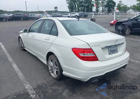 2012 Mercedes-Benz C 300 Luxury 4Matic/Sport 4Matic из США, поврежденный, VIN WDDGF8BB6CR233431
